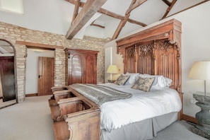 4 habitaciones, tabla de planchar con plancha, cuna de viaje y wifi