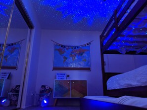 4 bedrooms, desk, iron/ironing board, travel crib