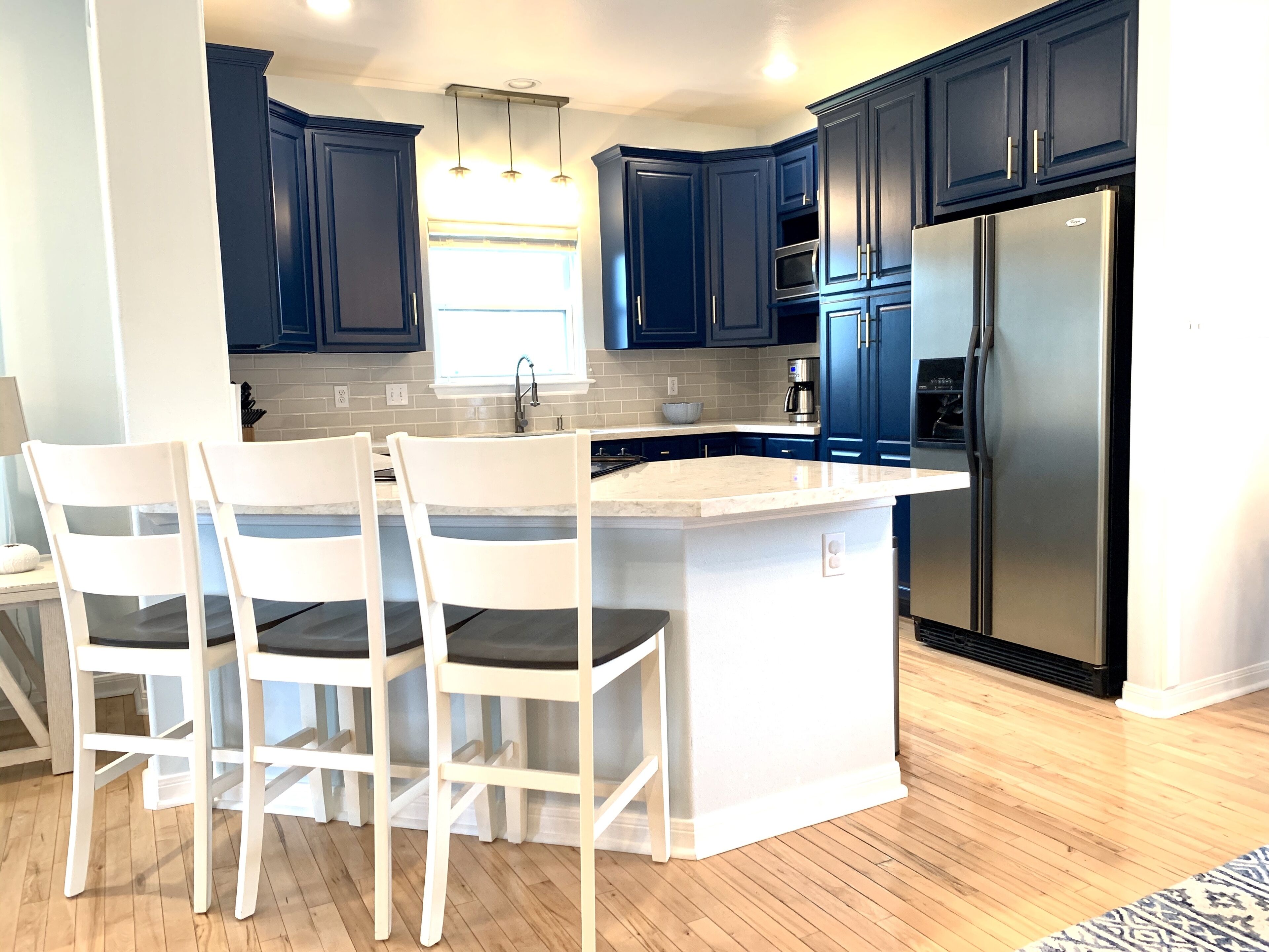 Refrigerador, microondas, horno y parrilla de estufa 