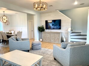 Smart TV, books, stereo