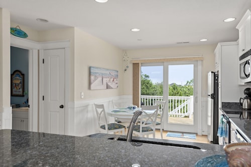 Haven Of Rest: Private Saltwater Pool, Hot Tub, Game Room