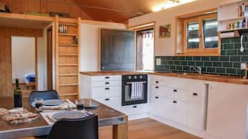 雪櫃、焗爐、高腳椅、廚房用具/餐具/器皿