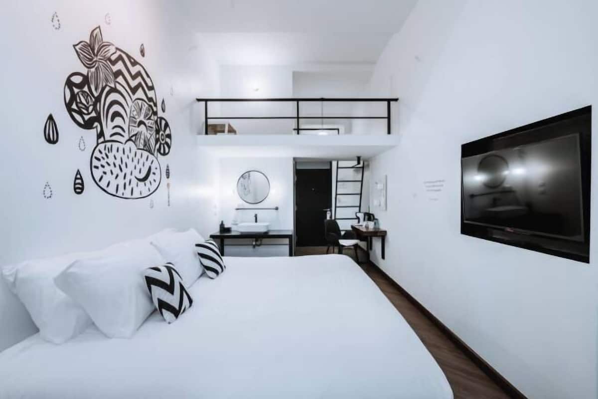 In-room safe, desk, soundproofing, free WiFi
