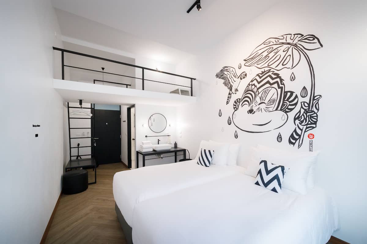 Chimpanzee pod (Twin bed) | Brankas, meja kerja, kedap suara, dan Wi-Fi gratis