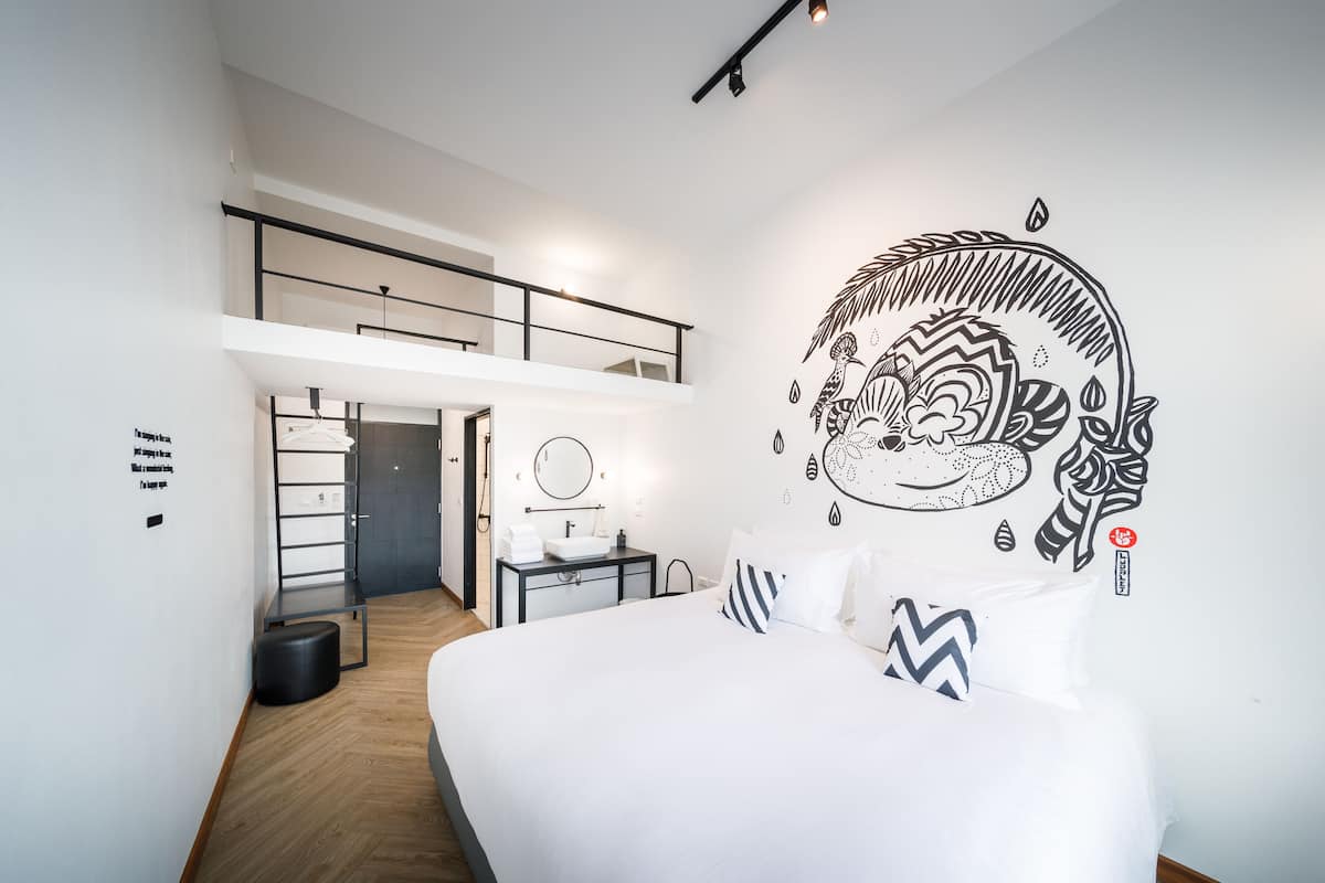 In-room safe, desk, soundproofing, free WiFi
