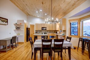 Unclassified image, 4 of 48, button