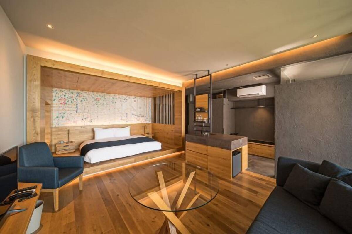 Down duvets, minibar, in-room safe, soundproofing