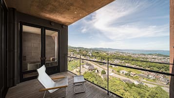 GALLERIA KING with Semi Open-Air Bath, 47sqm, non-smoking | Down comforters, minibar, in-room safe, soundproofing