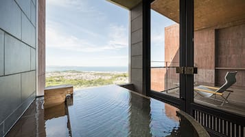 GALLERIA KING with Semi Open-Air Bath, 47sqm, non-smoking | Down duvets, minibar, in-room safe, soundproofing
