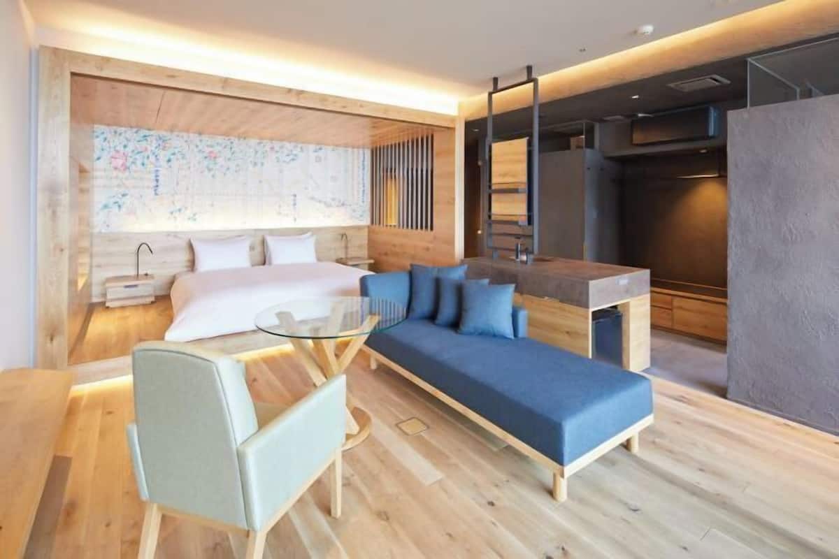 Down comforters, minibar, in-room safe, soundproofing