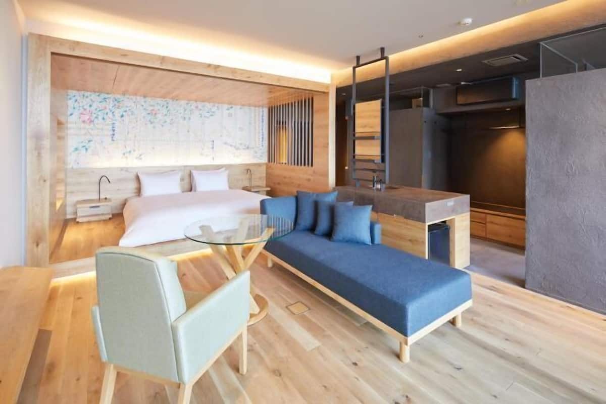 Down comforters, minibar, in-room safe, soundproofing
