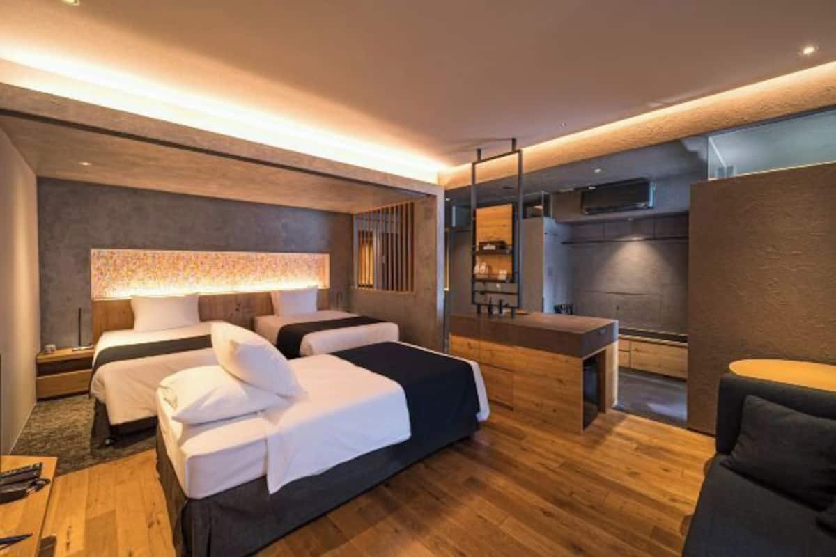 Down comforters, minibar, in-room safe, soundproofing