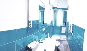Regadera, secadora de cabello, bidet, toallas 
