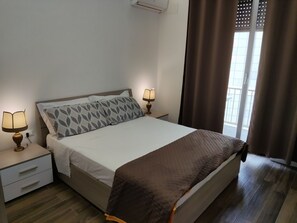 2 bedrooms, in-room safe, iron/ironing board, free WiFi - Sea House Rome Apartment 50 Meters from the Sea (Lido di Ostia)