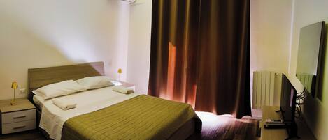 2 bedrooms, in-room safe, iron/ironing board, free WiFi