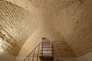 Cubrecamas, cuna de viaje, wifi gratis y ropa de cama 