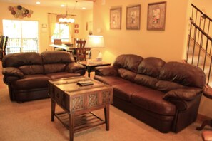 TV, fireplace, video games, DVD player - **GRAND DEL MAR CHATEAU** (Gig Harbor)