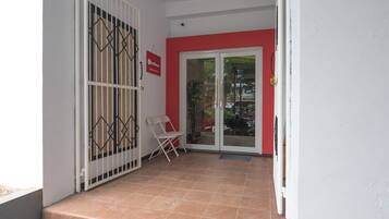 Pintu masuk properti