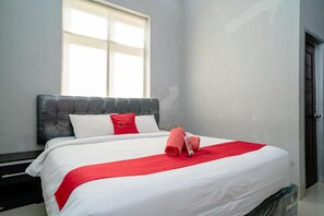 Double Room - RedDoorz @ Jalan Pendidikan Mataram (Mataram)