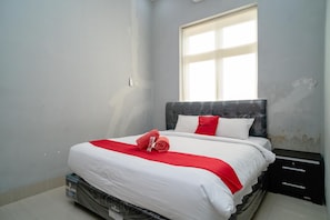 Double Room - RedDoorz @ Jalan Pendidikan Mataram (Mataram)