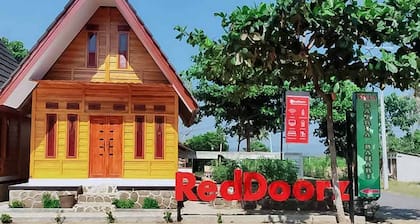 RedDoorz @ Geopark Ciletuh Sukabumi