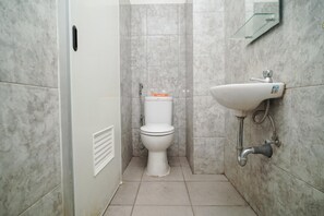 Camera Standard | Bagno | Doccia, set di cortesia gratuito, asciugamani