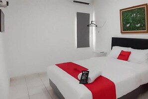 Double Room - RedDoorz Syariah @ Jl Raya Sukabumi (Pasirhalang)