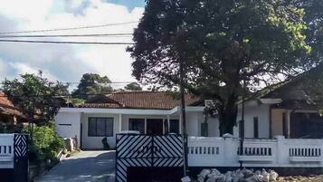 Mặt tiền nơi lưu trú