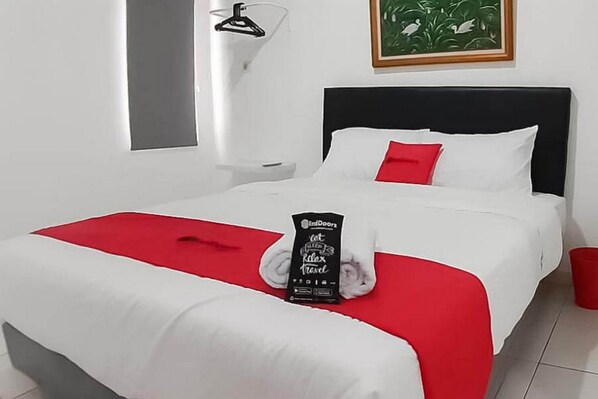 Double Room - RedDoorz Syariah @ Jl Raya Sukabumi (Pasirhalang)