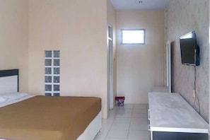 Double Room - RedDoorz Syariah @ Hotel Kencana Tasikmalaya (Tasikmalaya)