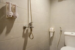 Dusj, toalettartikler (inkludert) og håndklær