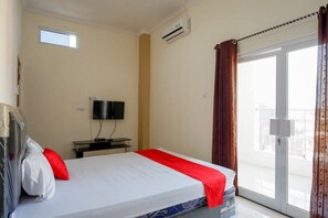 Standard Room - RedDoorz near Hartono Mall Solo (Surakarta)