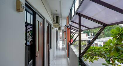 RedDoorz near Stasiun Tawang Semarang