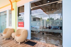 Exterior - RedDoorz Syariah near Taman Siring 2 (Banjarmasin)