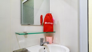 Bathroom - RedDoorz near Bai Sau Nha Trang (Bac Nha Trang)