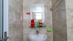 Bathroom - RedDoorz near Hung Vuong Street Nha Trang 2 (Nha Trang)