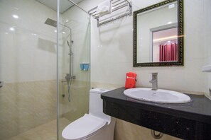 Bathroom - RedDoorz near Truong Chinh Street (Hanoi)