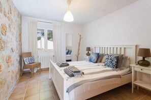 5 Schlafzimmer, Zimmersafe, Schreibtisch, Bügeleisen/Bügelbrett
