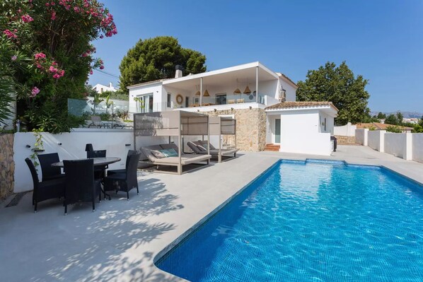 Außenpool, Liegestühle