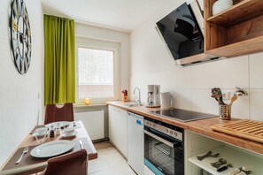 Fridge, oven