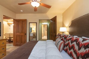 2 bedrooms, iron/ironing board, WiFi, bed sheets - Heart of Downtown Oasis &  Steps from the Plaza (Santa Fe)