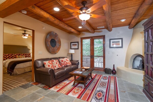 Televisie en een open haard