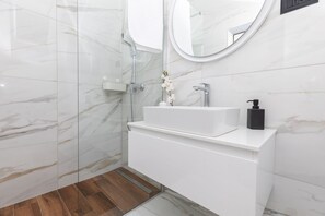 Bathtub, hair dryer, towels, toilet paper