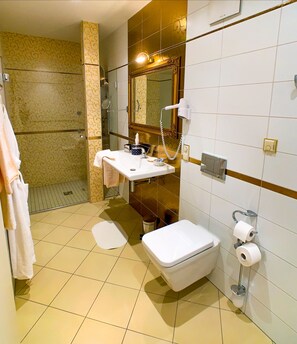 Deluxe Suite | Bathroom amenities - Hotel Bismarck's (Bad Ems)