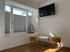 Unclassified image, 4 of 26, button