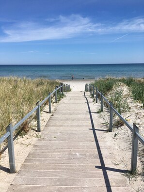 Unclassified image, 4 of 26, button