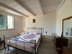 2 bedrooms, iron/ironing board, travel crib, free WiFi