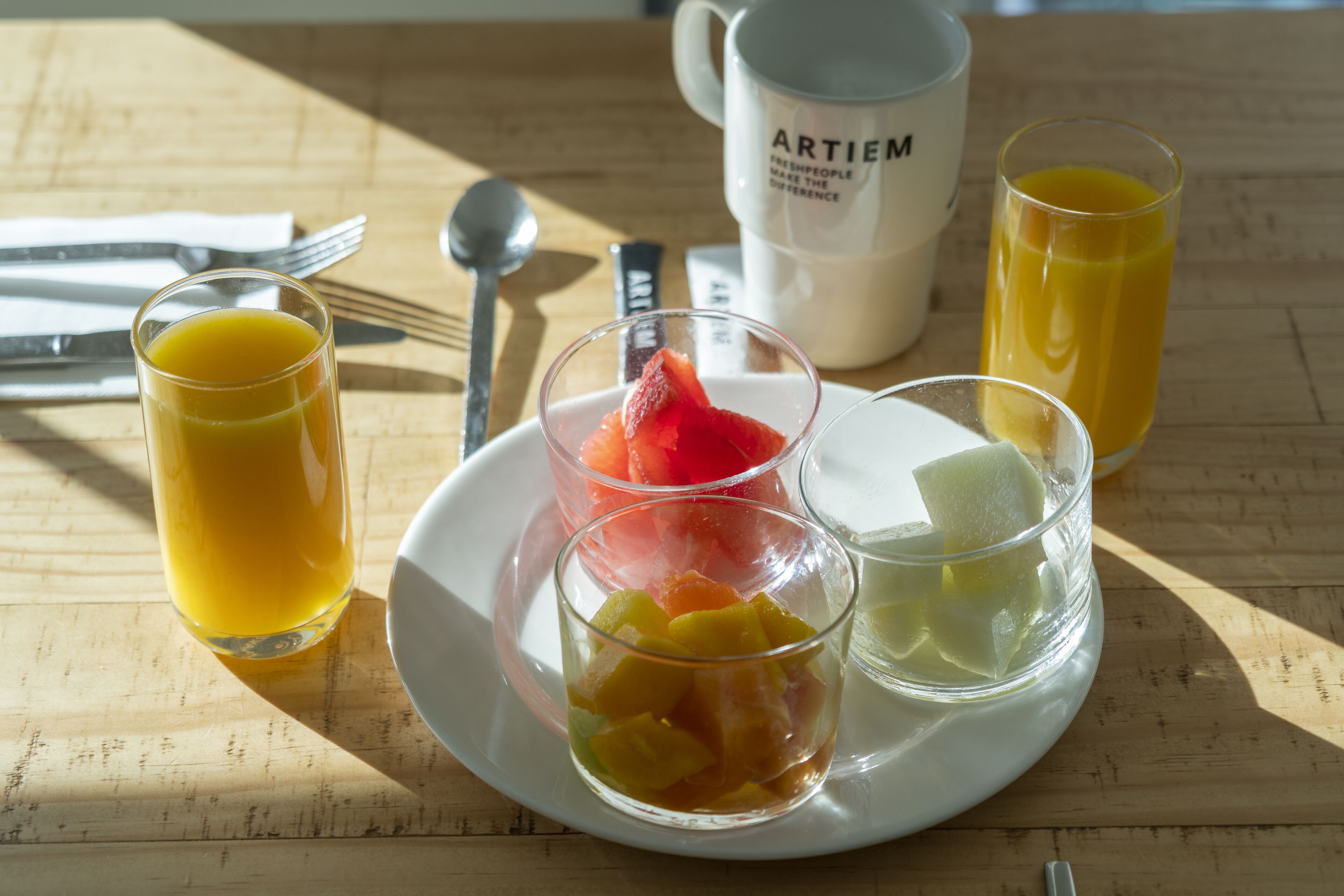 Desayuno buffet diario (EUR 18 por persona)