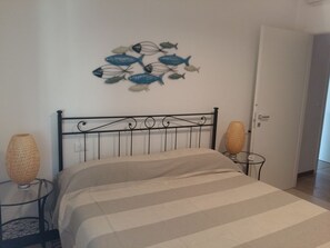 2 bedrooms, iron/ironing board, travel cot, free WiFi