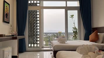 Minibar, két bảo mật tại phòng, bàn
